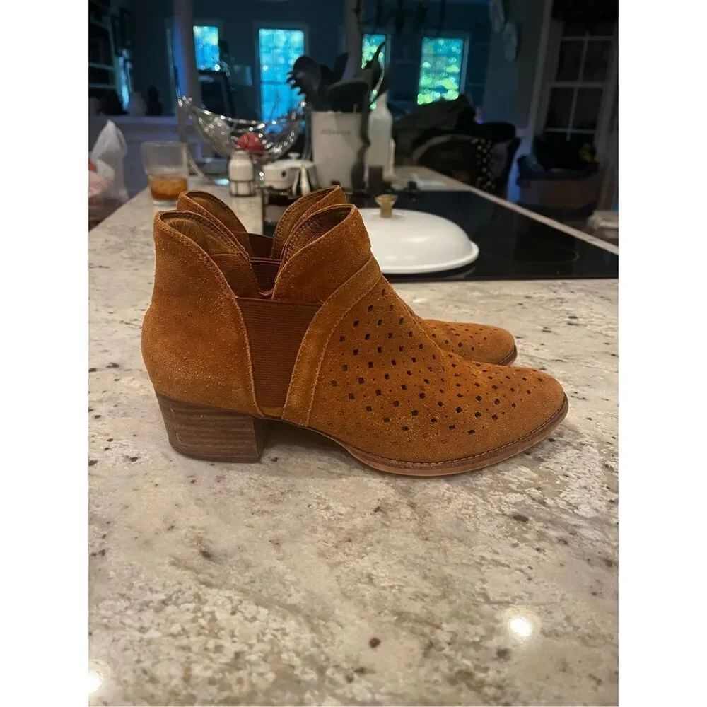 Earth Cognac Suede Perforated Booties sz 9-1/2